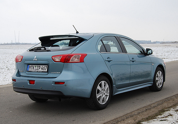 Mitsubishi_Lancer_Sportback_01_600.jpg